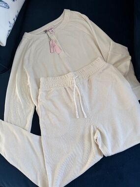 NWT Victoria Secret 2 piece lounge set / pajamas XS short